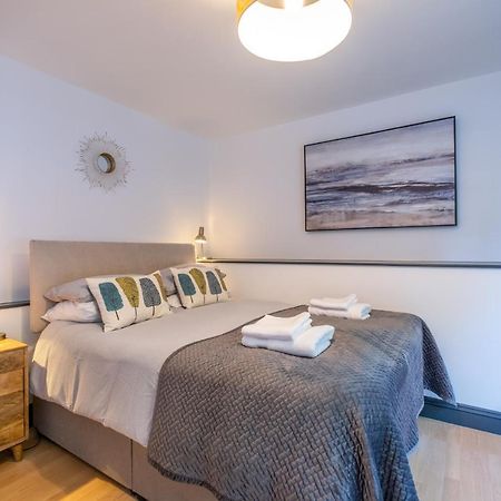 Modern Apt Near Gardens With Large Decking Area - Vivre Retreats Bournemouth Exteriör bild
