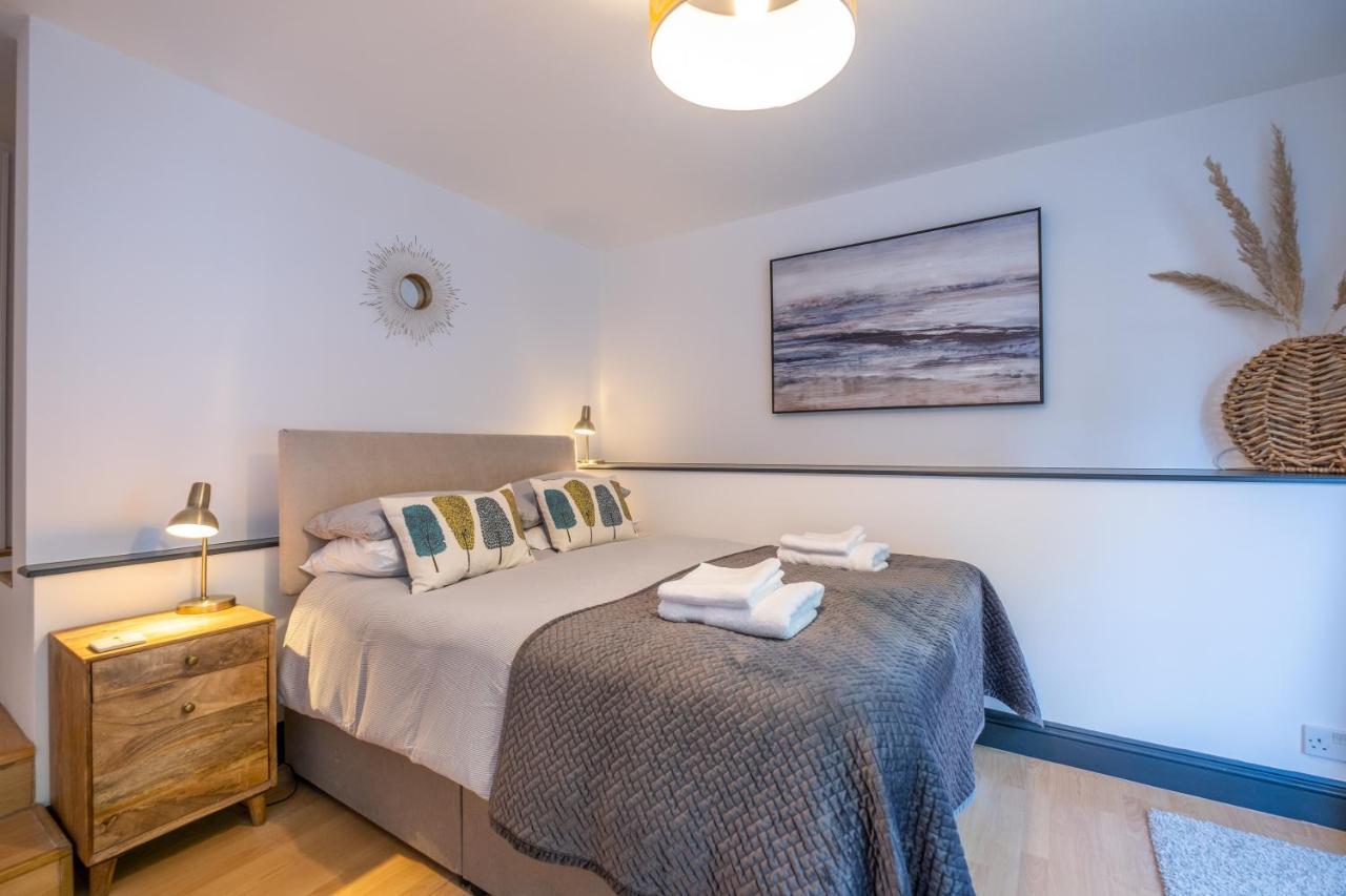 Modern Apt Near Gardens With Large Decking Area - Vivre Retreats Bournemouth Exteriör bild