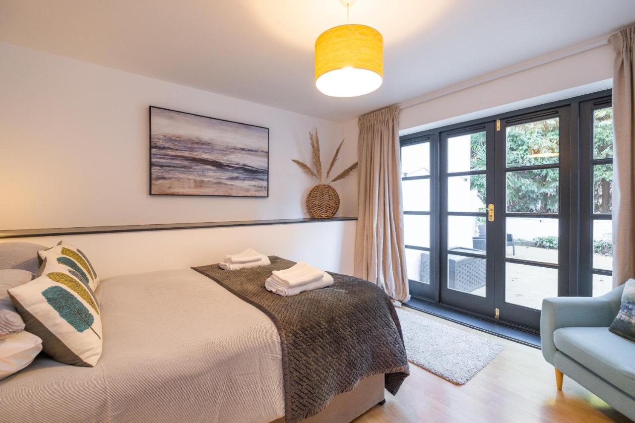Modern Apt Near Gardens With Large Decking Area - Vivre Retreats Bournemouth Exteriör bild