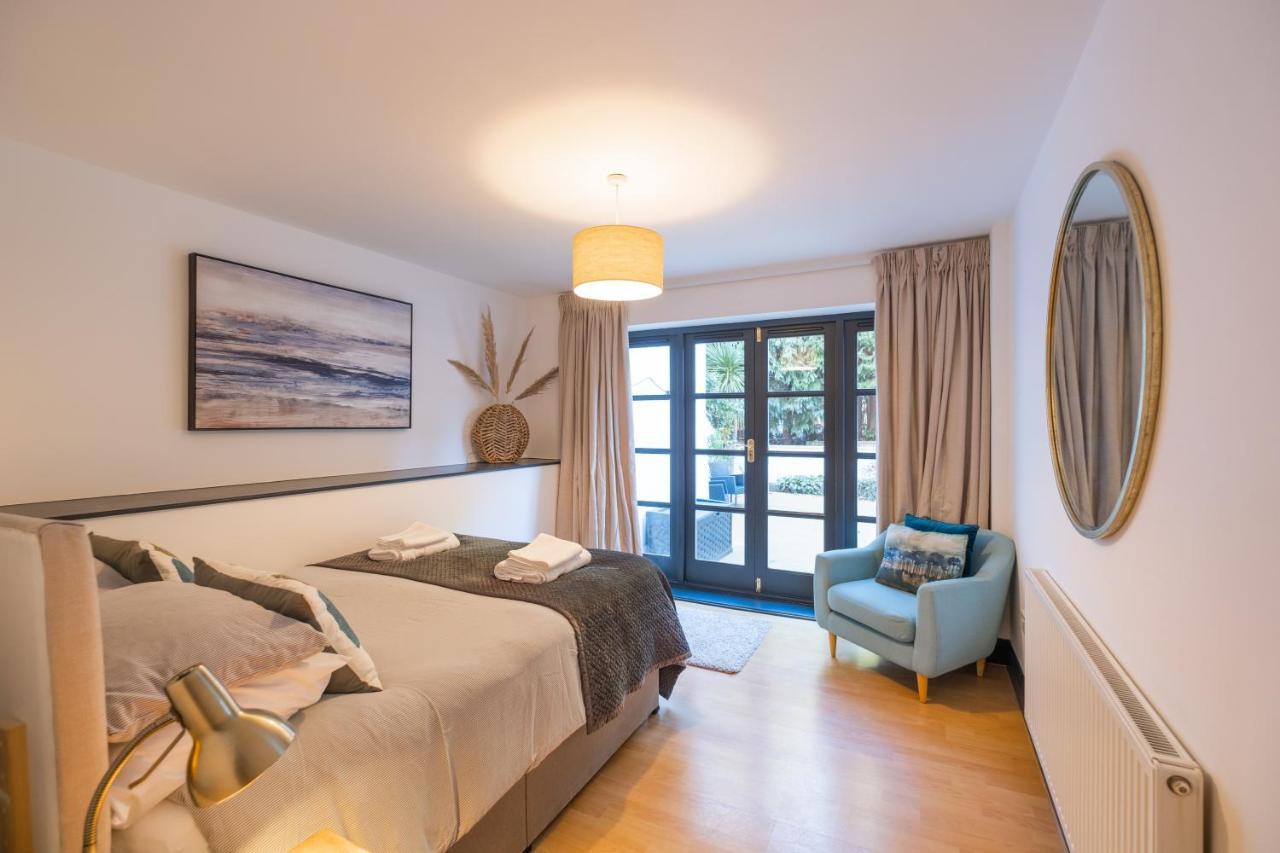 Modern Apt Near Gardens With Large Decking Area - Vivre Retreats Bournemouth Exteriör bild