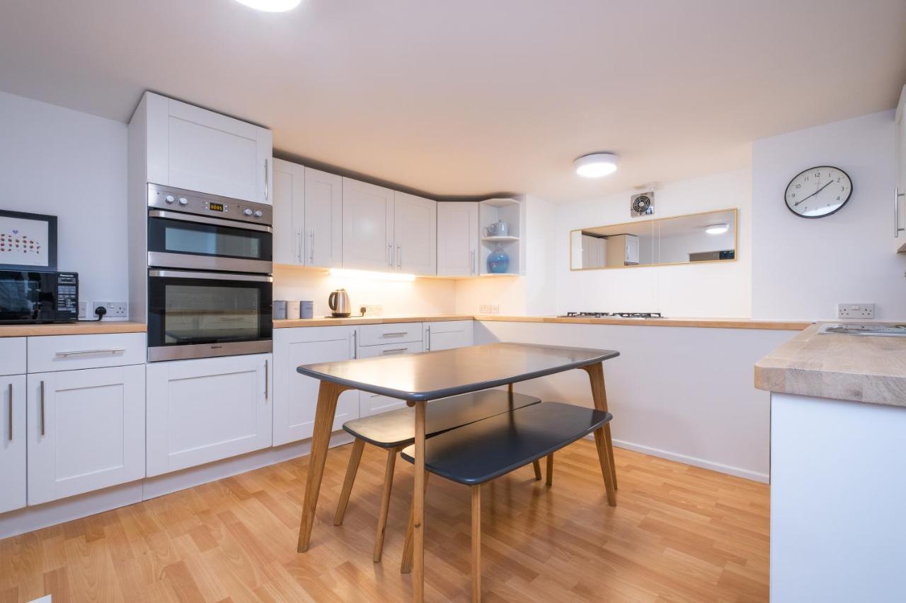 Modern Apt Near Gardens With Large Decking Area - Vivre Retreats Bournemouth Exteriör bild