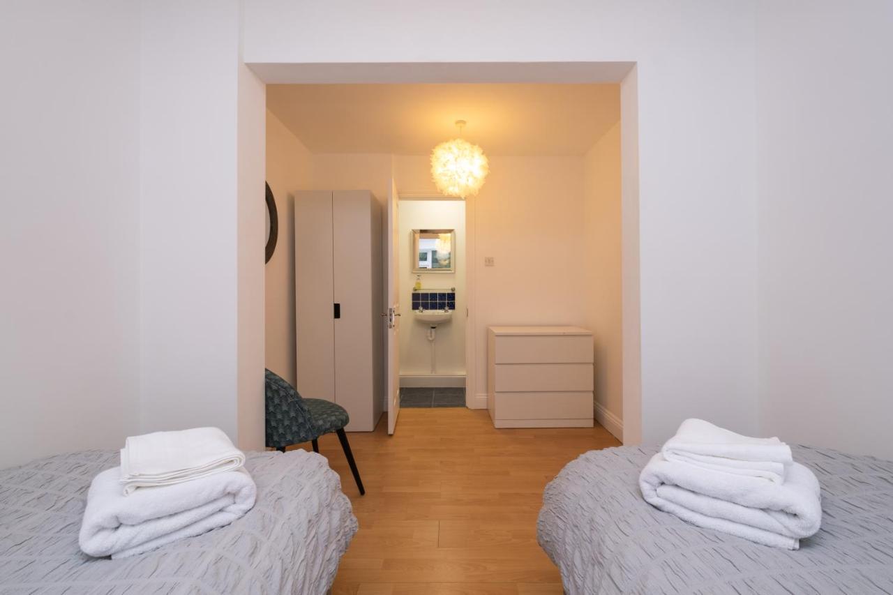 Modern Apt Near Gardens With Large Decking Area - Vivre Retreats Bournemouth Exteriör bild