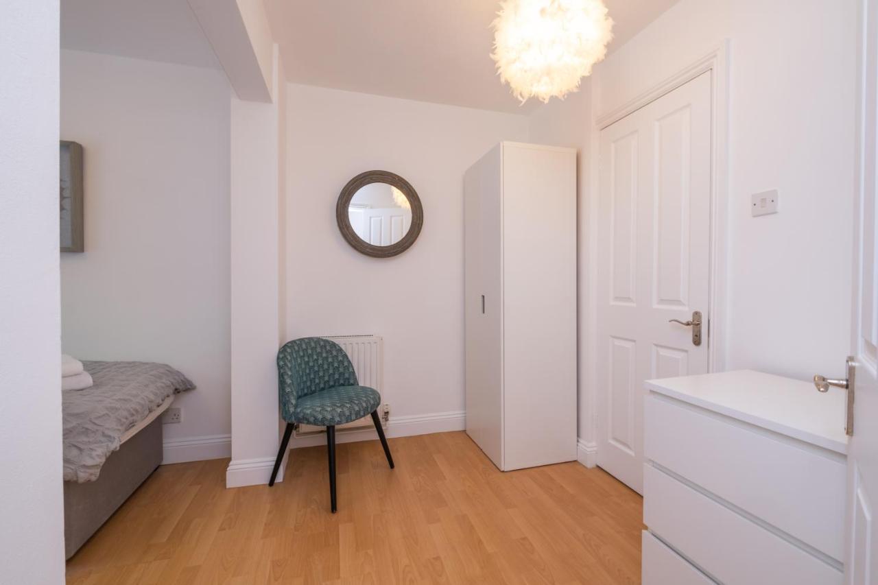Modern Apt Near Gardens With Large Decking Area - Vivre Retreats Bournemouth Exteriör bild