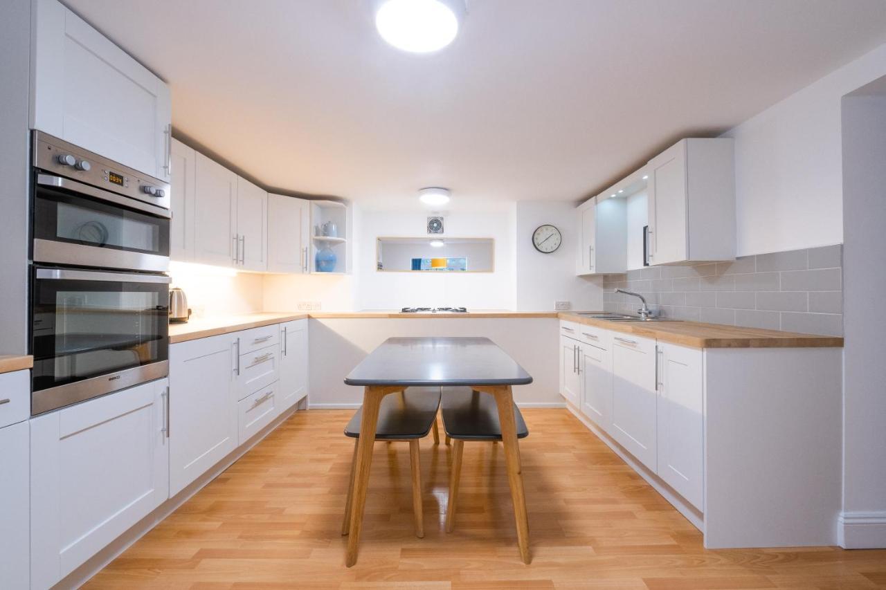 Modern Apt Near Gardens With Large Decking Area - Vivre Retreats Bournemouth Exteriör bild